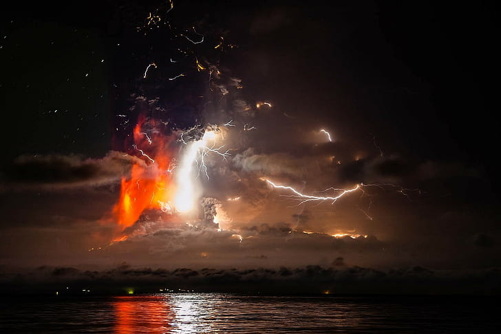 طبيعة المناظر الطبيعية تصوير المناظر الطبيعية كالبوكو ثوران بركان برق دخان حمم البحر ليل تشيلي، خلفية HD