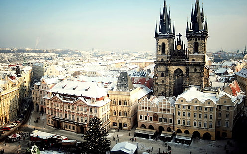 Prague, République tchèque, ville, place de la vieille ville, neige d'hiver, Prague, République tchèque, ville, vieille, ville, place, hiver, neige, Fond d'écran HD HD wallpaper