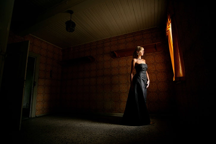 alone, dark, dress, elegance, elegant, room, spooky, window, woman, HD wallpaper