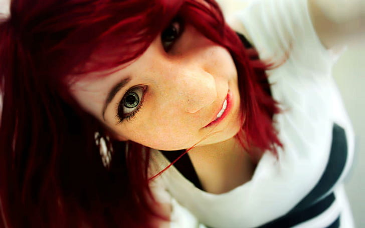 Close-up redhead bermata hijau, gaun leher sendok putih dan hitam wanita, gadis, 1920x1200, wanita, rambut, Wallpaper HD