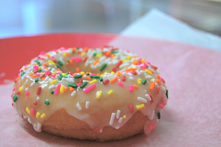 doughnut with sprinkle on top closeup photo, rainbow, sprinkle, donut, doughnut, on top, closeup, photo, donuts, doughnuts, la mesa, dessert, cake, food, sweet Food, gourmet, icing, snack, baked, pastry, HD wallpaper