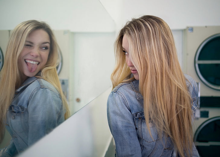 women, model, blonde, Alexis Ren, jeans jacket, mirror, tongues, long hair, straight hair, reflection, tongue out, HD wallpaper