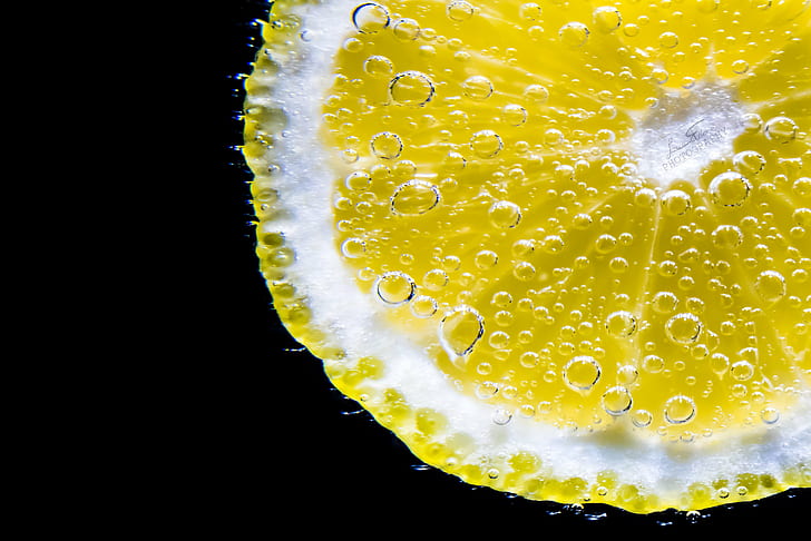 half-sliced juiced lemon, sliced, juiced, lemon, Macro, Mondays, Bubbles, bubble, fresh, yellow, black, background, closeup, fruit, water, sparkling, reverse, lens, creative, freshness, citrus Fruit, drop, food, close-up, slice, ripe, liquid, juice, refreshment, drink, wet, HD wallpaper