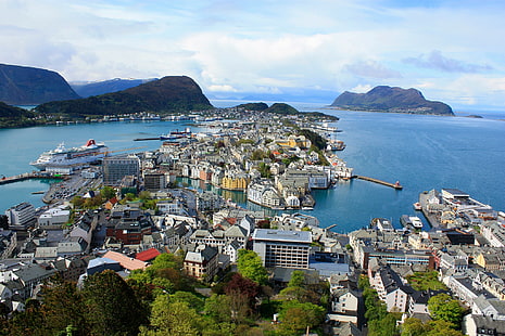 Alesund, Norway, high angle view of city, Alesund, Norway, sky, Sea, mountains, houses, port, landscape, island, trees, HD wallpaper HD wallpaper