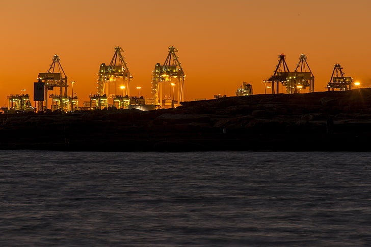brown and white concrete building, ports, cranes (machine), dock, night, sea, containers, HD wallpaper