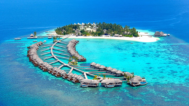 остров със зелени дървета, плаж, хотел, курорт, море, остров, бунгало, HD тапет