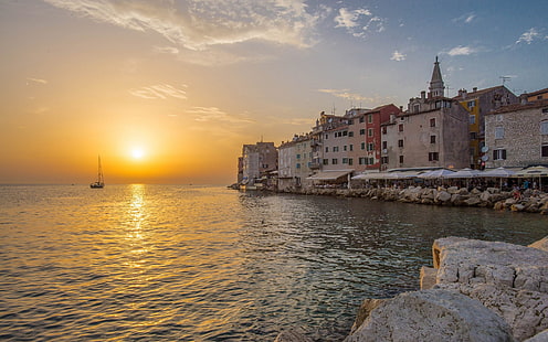 morze, zachód słońca, wybrzeże, budynek, dom, jacht, Chorwacja, Istria, Morze Adriatyckie, Rovinj, Morze Adriatyckie, Tapety HD HD wallpaper