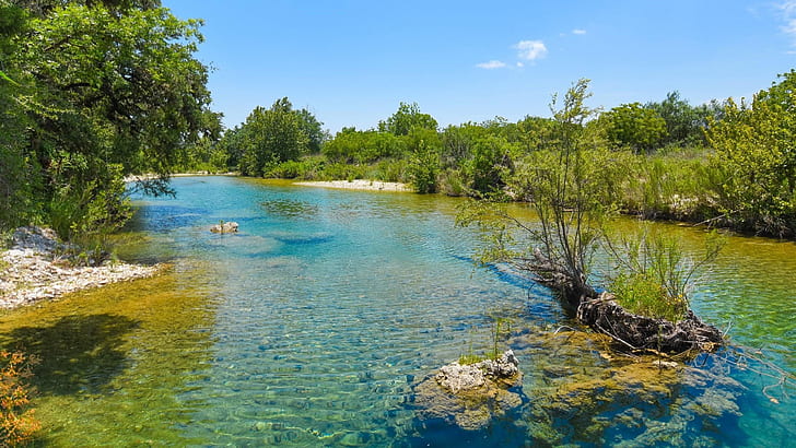 Река и Тексас САЩ Frio Река Зелена река с бистра вода Скали Чакъл Зелени дървета на природата Пейзаж Hd 2560 × 1440, HD тапет