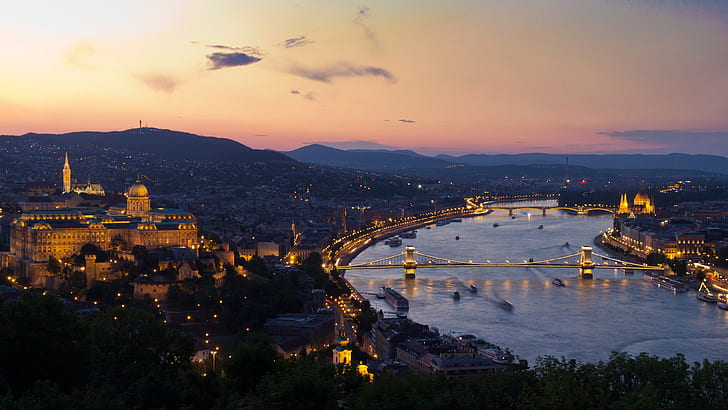 ブダペストハンガリーセーチェーニ鎖橋-ゲッレールトの丘の上から撮影したドナウ川3840х2160、 HDデスクトップの壁紙