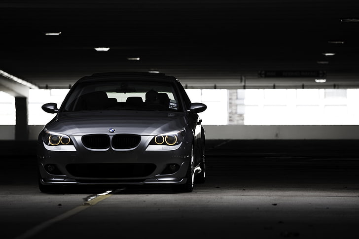 серый BMW E60 M5 седан, фото, паркинг, город, обои, автомобили, авто, фотография, остановка, темный фон, обои BMW, 530i, Bmw e60, Prking, HD обои
