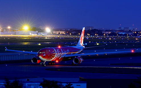 Airbus A330 пътнически самолет, летище, нощ, град, Airbus, пътник, самолет, летище, нощ, град, HD тапет HD wallpaper