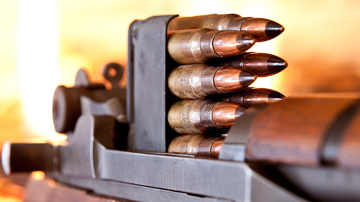 closeup photography of brass-colored bullets, gun, M1 Garand, ammunition, HD wallpaper