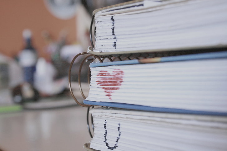 Drei Bücher mit verschiedenen Titeln, Makro, Liebe, Herz, Bücher, ich liebe dich, Seite, HD-Hintergrundbild