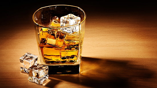 whisky, glas, vätska, dryck, dryck, alkohol, bar, kall, sprit, guld, gul, flaska, fest, stänga, förfriskning, bärnsten, mat, öl, vin, ljus, ölglas, lager, transparent, firande, te , brun, behållare, vätska, cocktail, alkoholhaltig, bubbla, sprit, is, full, droppe, våt, HD tapet HD wallpaper