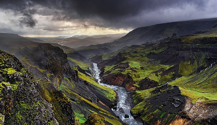 речна долина, пейзаж, природа, буря, Исландия, река, планини, каньон, облаци, трева, зелен, ерозия, студ, HD тапет