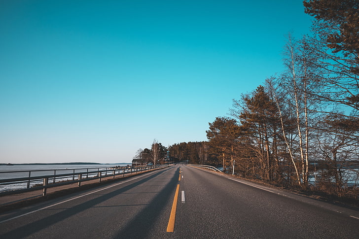 estrada de asfalto cinza, Finlândia, paisagem, estrada, lago, natureza, ponte, água, floresta, HD papel de parede