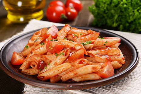 Teller mit Penne-Nudeln, Champignons, Lebensmittel, Tomaten, Nudeln, HD-Hintergrundbild HD wallpaper