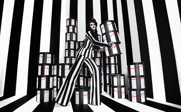 Vertical Stripes Fashion Trend Women, Girls, Woman, Gothic, Photography, Stripes, Shopping, Model, Fashion, Character, Vogue, Boxes, Advertising, madhouse, WillyWonka, Ikea, BeaAkerlund, TopHat, Fond d'écran HD