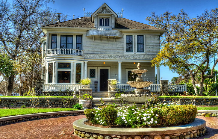 Casa de madera gris y marrón, árboles, flores, casa, CA, fuente, Estados Unidos, mansión, los arbustos, Santa Ana, Fondo de pantalla HD