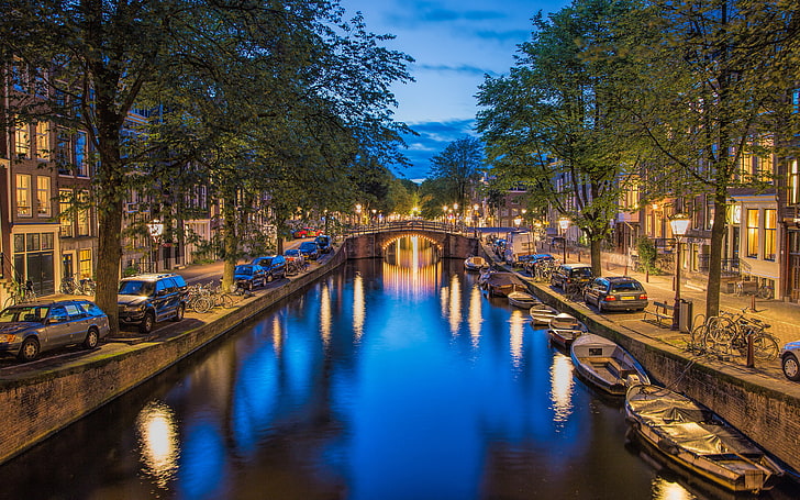 アムステルダムの夜景チャンネルブリッジハウスボート街路灯反射超高解像度デスクトップ壁紙コンピュータ用ノートパソコンタブレットおよび携帯電話3840×2400、 HDデスクトップの壁紙