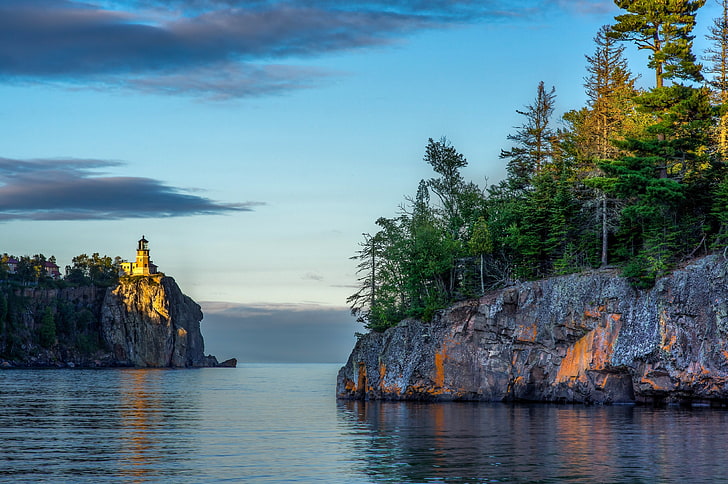 pine trees, trees, lake, rocks, lighthouse, Mn, Minnesota, Lake Superior, Split Rock Lighthouse, Top of the lake, Great Lakes, HD wallpaper
