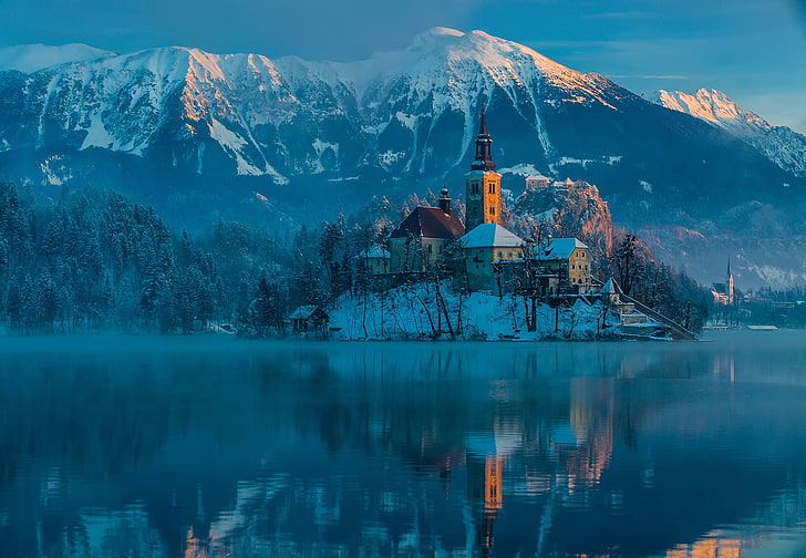 коричневый маяк, зима, горы, утро, Словения, январь, Блед, Юлийские Альпы, Бледское озеро, HD обои