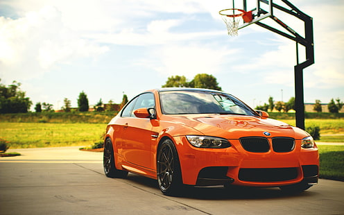 BMW M3 E92 оранжевая машина, баскетбольная площадка, BMW, Orange, авто, баскетбол, HD обои HD wallpaper