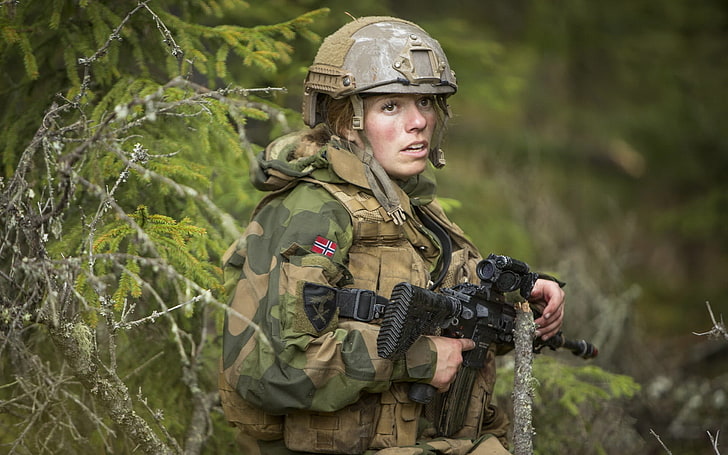 soldier holding rifle during daytime, Norwegian Army, soldier, women, HK 416, Aimpoint, army, Artillery Battalion, blonde, Woodland Camouflage, forest, female soldier, HD wallpaper