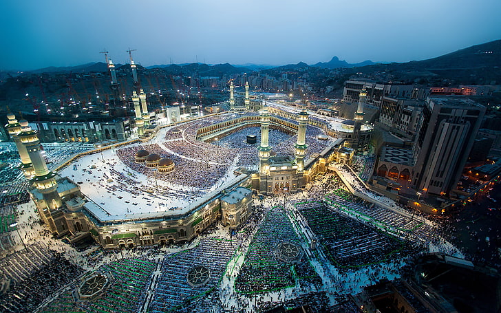 Masjid Al Haram หรือ Holy Mosque มัสยิดใหญ่ในเมกกะเป็นมัสยิดที่ใหญ่ที่สุดในโลกและล้อมรอบสถานที่ศักดิ์สิทธิ์ที่สุดของศาสนาอิสลาม Kaaba ในเมืองเมกกะซาอุดีอาระเบีย, วอลล์เปเปอร์ HD