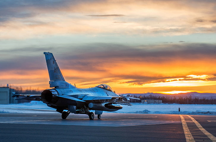 القوات الجوية الأمريكية ، جنرال ديناميكس F-16 Fighting Falcon ، ألاسكا، خلفية HD