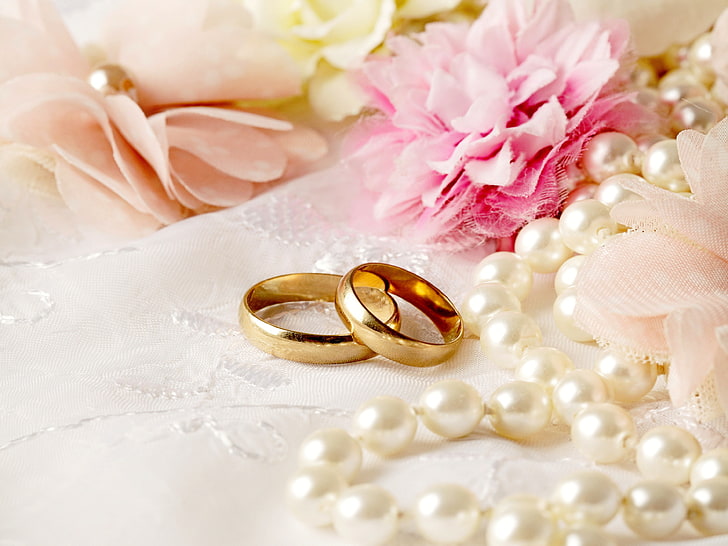 pair of gold-colored wedding band, flowers, ring, wedding, background, soft, lace, HD wallpaper