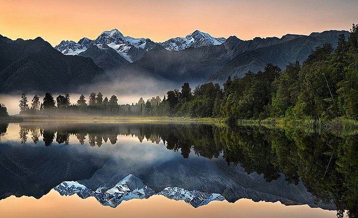 corpo de água ao lado de árvores, natureza, paisagem, lago, reflexão, montanhas, floresta, névoa, pico nevado, água, Nova Zelândia, árvores, HD papel de parede