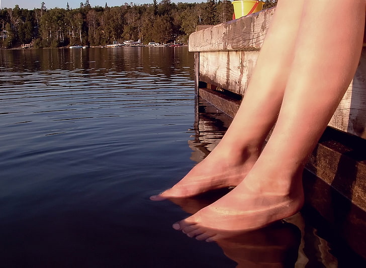 Person auf Gewässer tagsüber, Füße, Wasser, HD-Hintergrundbild