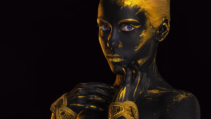 seni digital, emas, wanita, gelap, potret, tangan, penuh warna, mata biru, Wallpaper HD