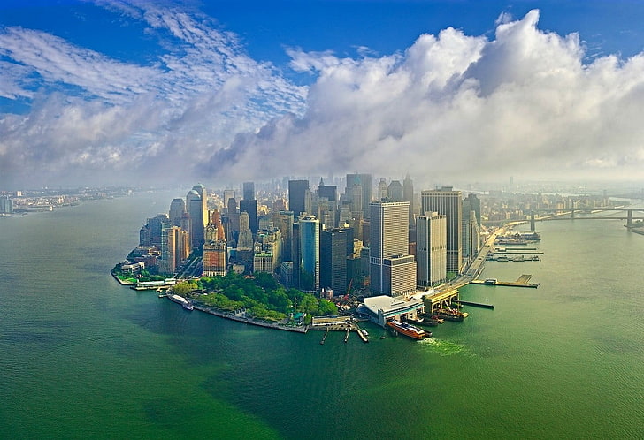 серые бетонные здания, небоскреб, нью-йорк, манхэттен, городской пейзаж, облака, пирс, вода, вид с воздуха, пейзаж, HD обои