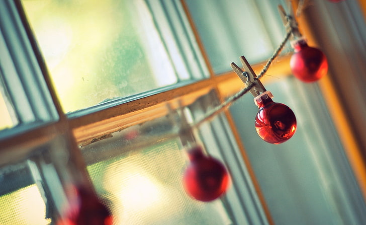 Julbollar som hänger, röda grannlåt, semestrar, jul, 2011, julbollar, god jul, hängande, HD tapet