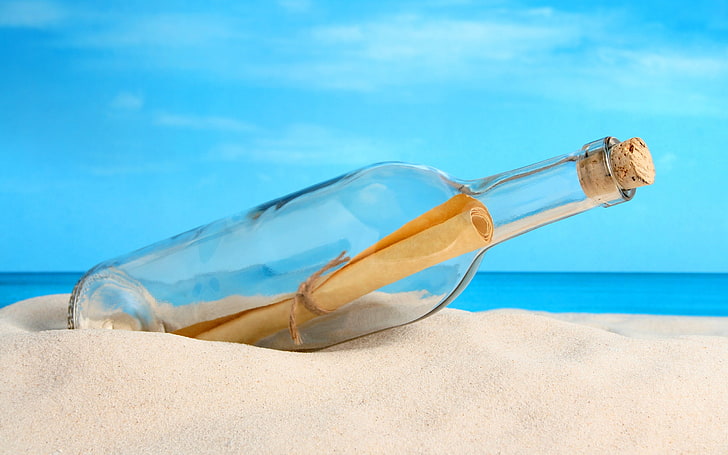 сообщение в бутылке на песке, лето, бутылки, пляж, море, песок, небо, буква, горизонт, HD обои