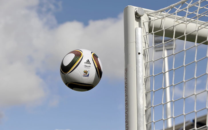 brauner, weißer und schwarzer Fußball, Ziel, Kugel, Tor, Stange, Fußball, HD-Hintergrundbild
