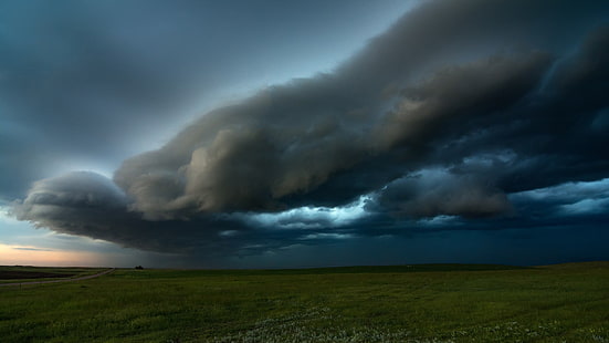molnig himmel, fält, landsbygd, molnigt, skymning, kväll, äng, regnmoln, regnmoln, HD tapet HD wallpaper