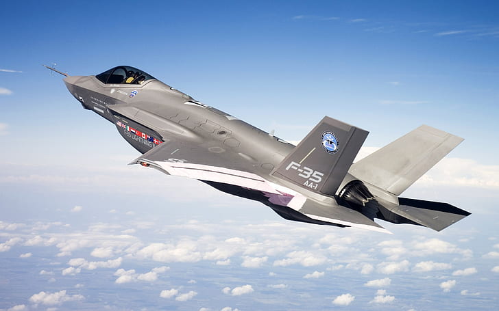 Изтребител F-35 в синьо небе, черен самолет f-35, изтребител, синьо, небе, HD тапет