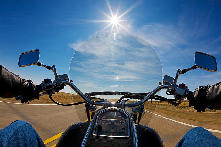 czarny motocykl, droga, słońce, natura, ruch, widok, prędkość, twarz, motocykl, rowerzysta, rower, moto, pierwsza, tapeta., pełny gaz, uczucie prędkości, Tapety HD