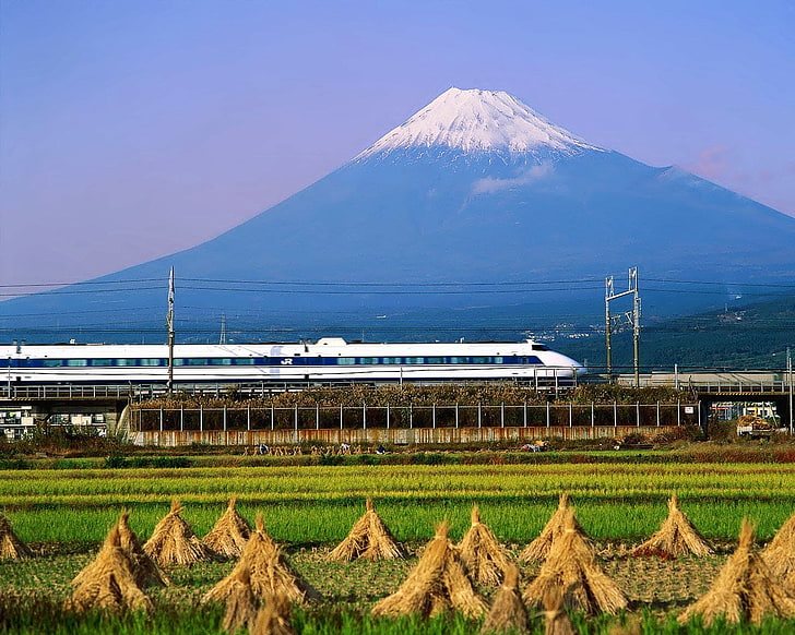 山富士山と白い新幹線、山、山、 HDデスクトップの壁紙