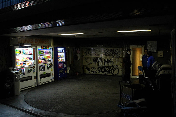 weiße Automaten, Garagen, Graffiti, hässliche Tapeten, Menschen, Automaten, HD-Hintergrundbild