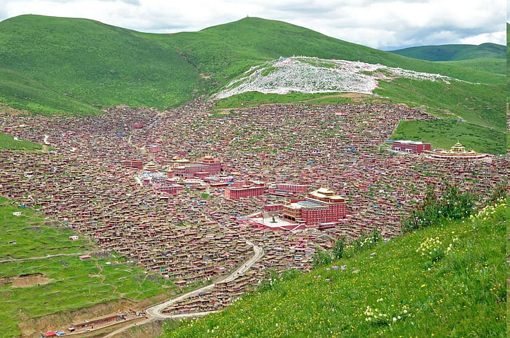 doğa manzara yeşil alan tepe tibet şehir evi bina çimen vadi yol, HD masaüstü duvar kağıdı