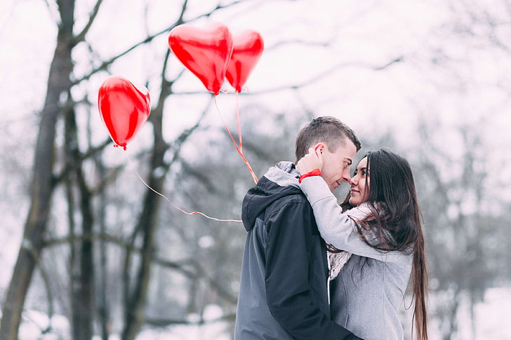 adult, affection, balloons, blur, cold, couple, enjoyment, fall, focus, fun, happiness, happy, hugging, in love, joy, kiss, leisure, love, man, outdoors, park, people, person, portrait, romance, romantic, smile, smiling, to, HD wallpaper