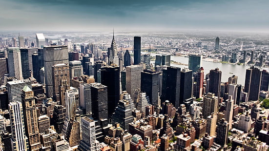 photographie grand angle de paysages urbains, vue aérienne de bâtiments de la ville pendant la journée, paysage urbain, tilt shift, bâtiment, flou, New York City, bâtiment Chrysler, ville, urbaine, Fond d'écran HD HD wallpaper
