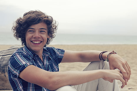 top con cuello blanco y azul para hombre, Harry Styles, One Direction, Fondo de pantalla HD HD wallpaper