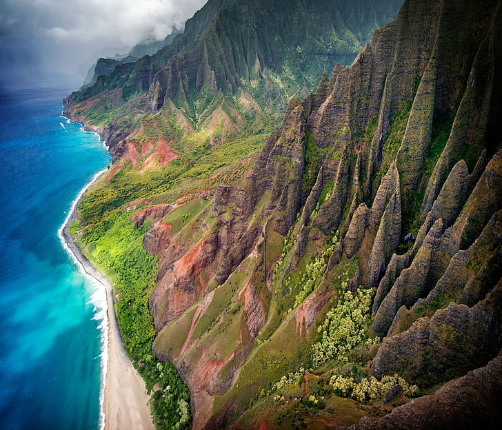aerial view of mountains and body of water, mountains, Kauai, tropical, beach, cliff, sea, sand, shrubs, aerial view, coast, clouds, nature, landscape, HD wallpaper