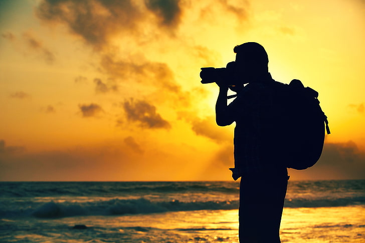 DSLR camera and backpack, sea, sunset, nature, background, people, the evening, camera, traveler, silhouette, the camera, photographer, beautiful, relieves, bokeh, travel, wallpaper., my planet, beautiful background, HD wallpaper