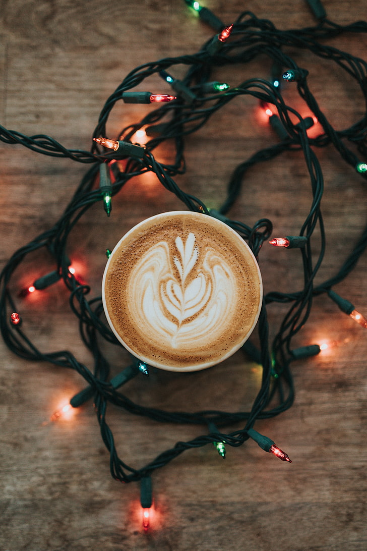 white ceramic cup and assorted-color string lights, coffee, cappuccino, foam, garlands, HD wallpaper